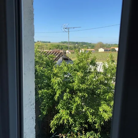 Au Dessus De Chez Nous Bed & Breakfast Doulezon