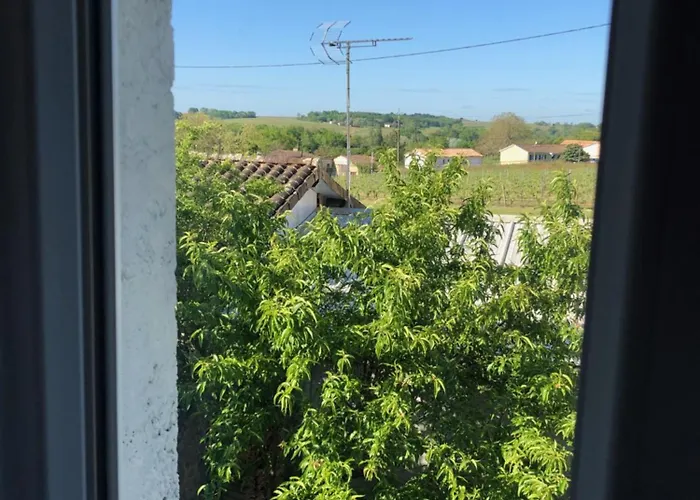 Au Dessus De Chez Nous Panzió Doulezon